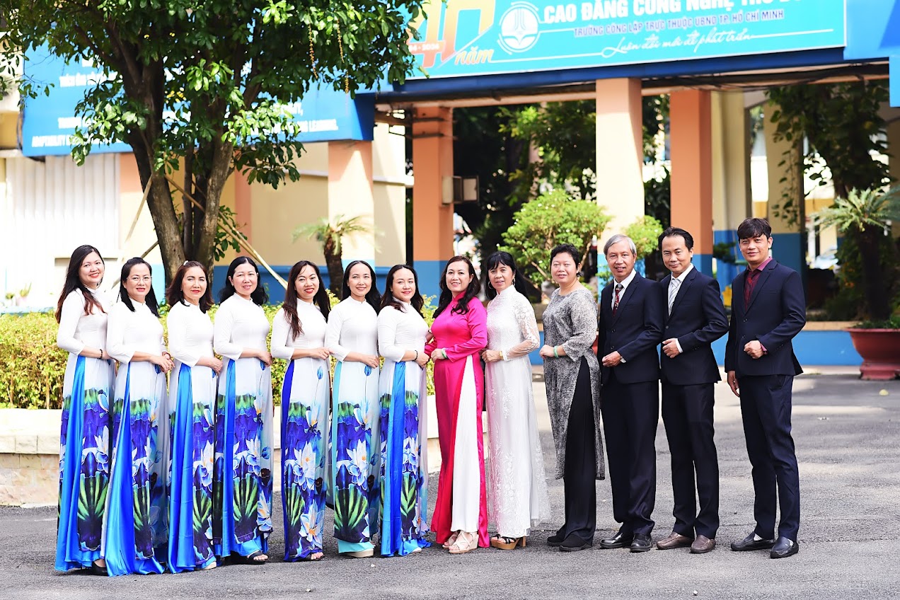 ĐÔI NÉT VỀ KHOA TIẾNG ANH - NƠI KHƠI NGUỒN HỘI NHẬP VÀ PHÁT TRIỂN